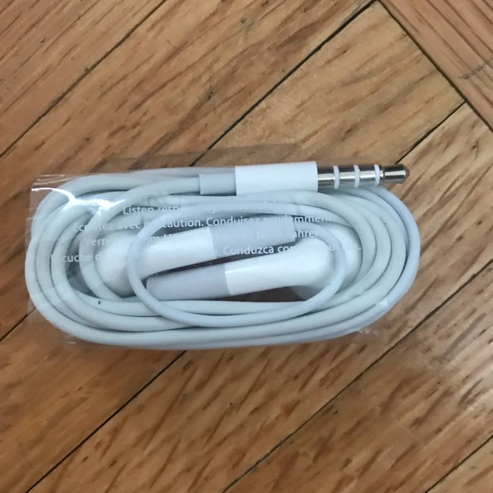 Apple Headphones with 3.5 mm Headphone plug